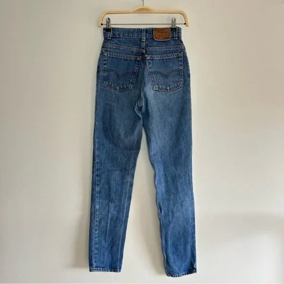 Vintage Levi's Slim Fit Medium Wash size 27 - Picture 3 of 8
